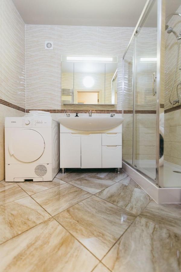 Atlant Luxury Big Family Apart On Golovna З Двома Окремими Спальнями Навпроти Тц Депот Безконтактне Заселення แชร์นิฟซี ภายนอก รูปภาพ