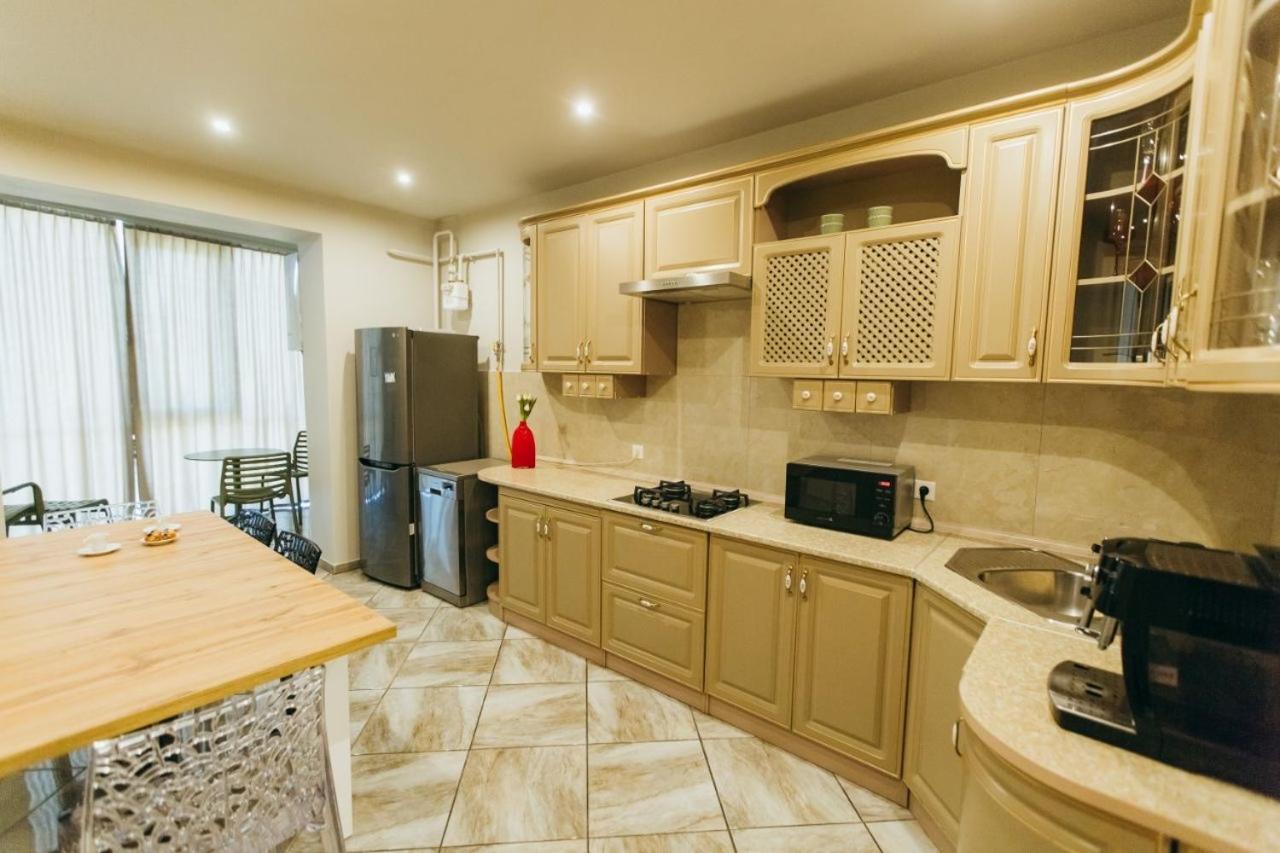 Atlant Luxury Big Family Apart On Golovna З Двома Окремими Спальнями Навпроти Тц Депот Безконтактне Заселення แชร์นิฟซี ภายนอก รูปภาพ